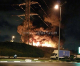 بالفيديو: حريق كبير في مخزن لشركة الكهرباء قرب مقبرة طاسو بيافا